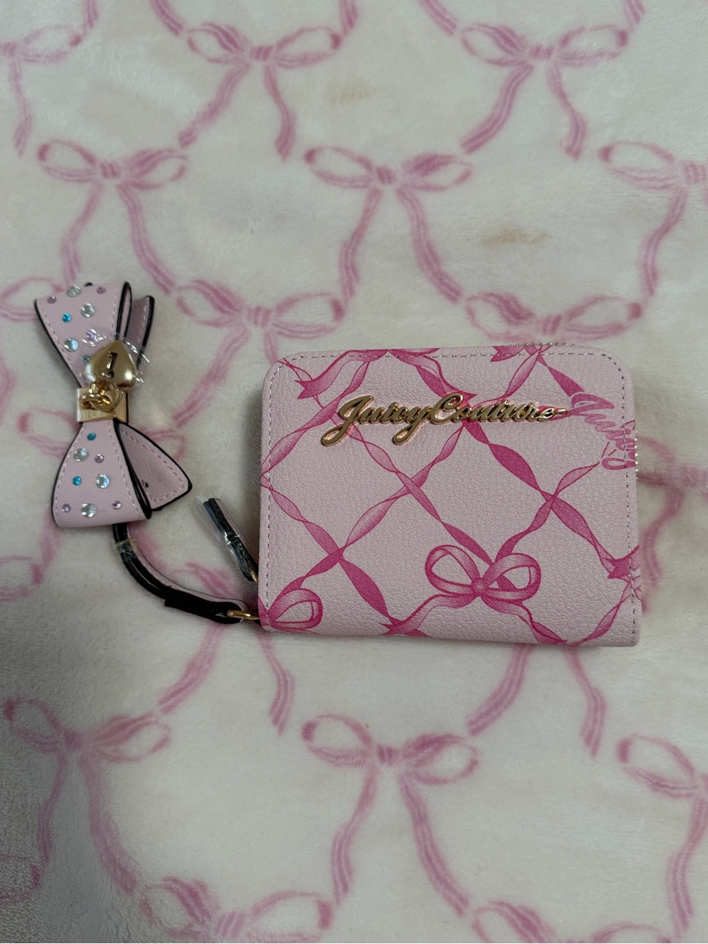 Juicy Couture Light Pink Bow Accent Zip Card Wallet